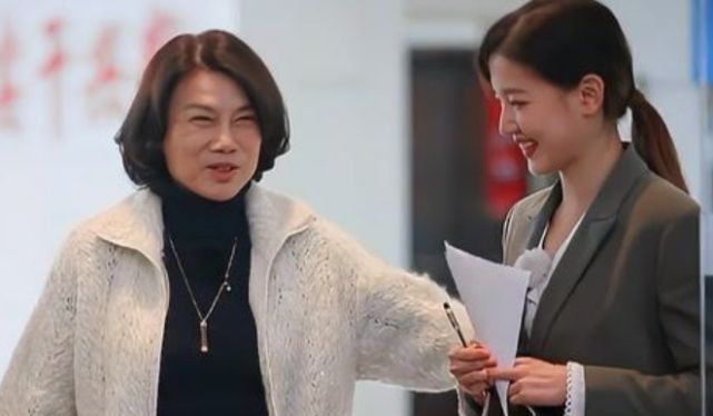 董明珠怒斥孟羽童引發爭議!專家:所有工作本質就是賺工資(圖1) 董明珠怒斥孟羽童引發爭議!專家:所有工作本質就是賺工資(圖1)