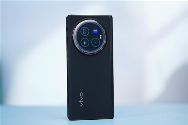 比iPhone 15 Pro Max還輕薄！vivo X Fold 3 Pro圖賞