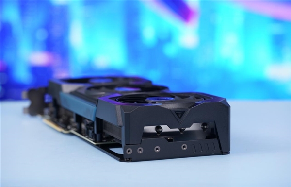 可愛鯊魚姬吸睛!華碩巨齒鯊RTX 4070顯卡圖賞(圖12) 華碩巨齒鯊RTX 4070顯卡圖賞