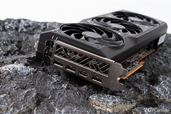 藍寶石RX 6750 GRE 12G D6黑鉆版上手：性能與價格的完美平衡