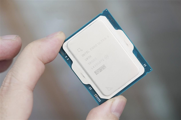 英特爾Ultra旗艦座駕！微星MEG Z890 ACE戰神主板套裝圖賞