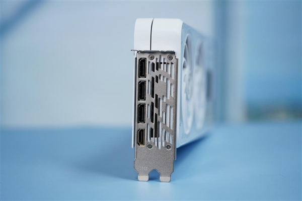 純白高顏值!影馳20周年款RTX 4070顯卡圖賞(圖9) 純白高顏值!影馳20周年款RTX 4070顯卡圖賞