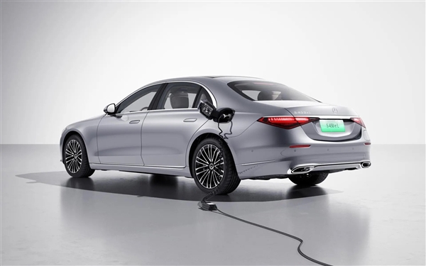 奔馳全新“綠牌”S級上市 搭載3.0T插混系統(tǒng) 售130.83萬起 (圖4) 奔馳全新“綠牌”S級上市 搭載3.0T插混系統(tǒng) 售130.83萬起