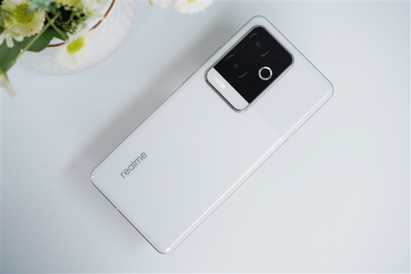 新一代6000尼特無雙直屏！真我GT6圖賞