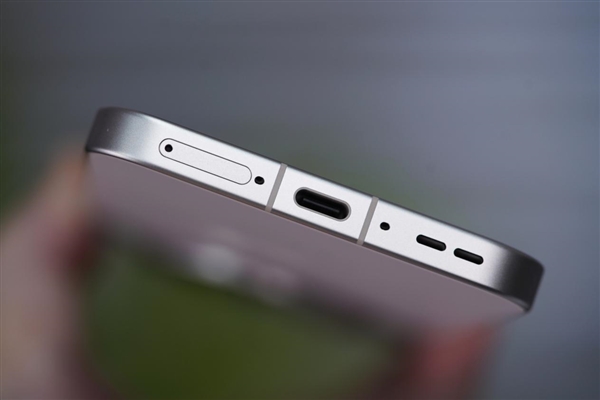 超窄物理四等邊屏幕！OPPO Find X8圖賞