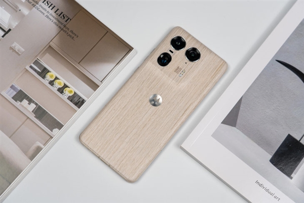 最具辨識度的moto旗艦！moto X50 Ultra上手