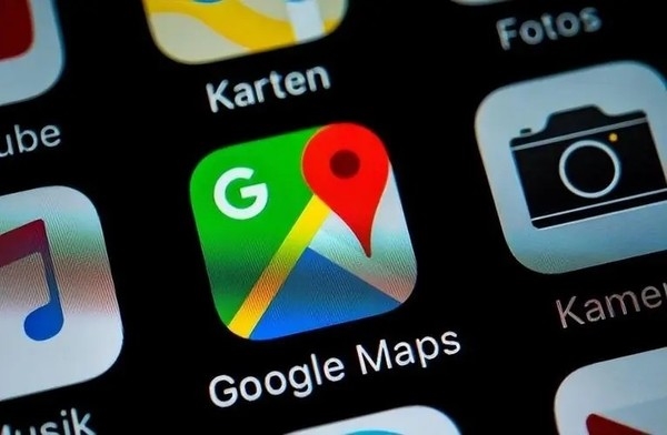 司機(jī)被谷歌地圖誤導(dǎo)沖進(jìn)洪水中！還好有一顆救命的樹