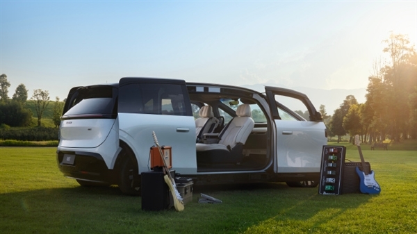 首創270度電動無級旋轉座椅！極氪MIX九種座椅模式發布