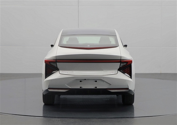 傳統車企出手 東風本田純電轎車靈悉L申報：用上比亞迪電池